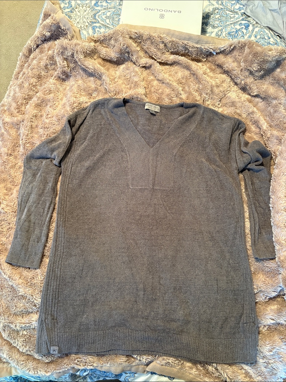 BAREFOOT DREAMS Cozychic Ultra Lite Gray Long Sleeve Top Size Small EUC